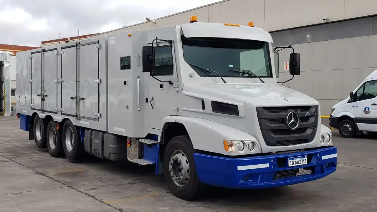 Camión blindado para transporte de carga sensible